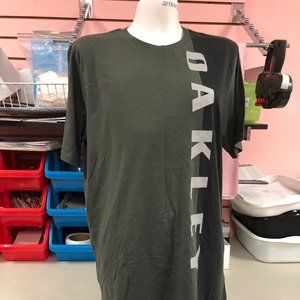 Mens Large Oakley TShirt